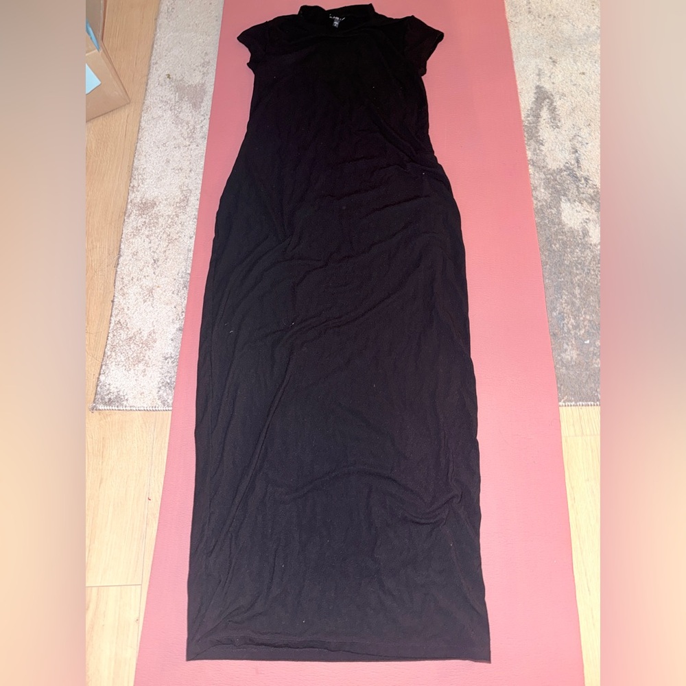 Like new Express short sleeves t shirt style Black Maxi Dress size medium